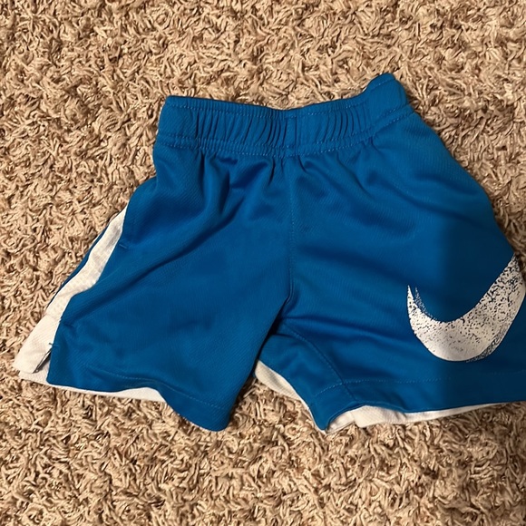 Nike Toddler shorts.  Great condition size 2T. Bundle - Picture 2 of 4